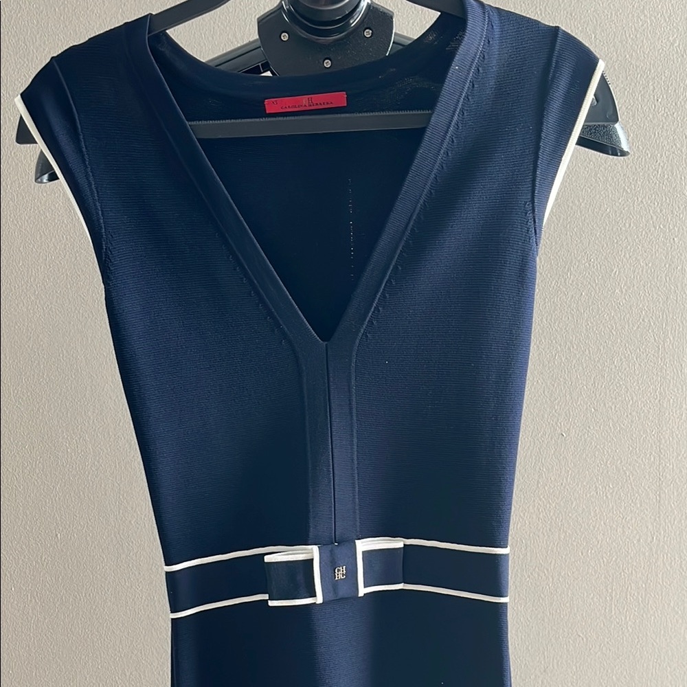 Carolina Herrera: Elegant Navy Blue Dress with White Accents